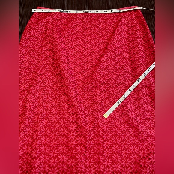 Ann Taylor Pink Embroidered Floral Eyelet Pencil Skirt Size 8 - Picture 5 of 8